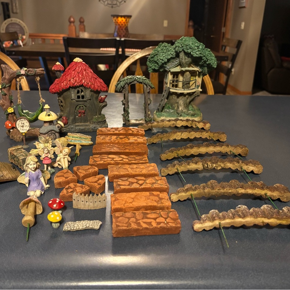 Miniature Fairy Garden Set with Houses and Pathways